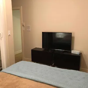  Homestay Comfort Guest Close Subway Station And Downtown Vancouver, Ubc, Restaurant And 7-eleven Convenience Store